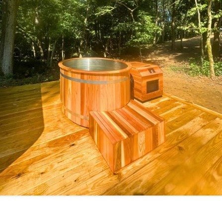 Cedar cold plunge tub close-up at Brookhaven